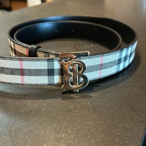 Reversible Burberry belt